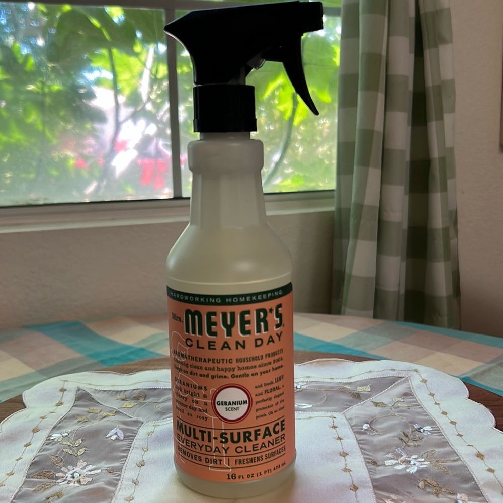 Mrs. Meyer’s Clean Day Multi Surface Everyday Cleaner Geranium Scent 16 Fl Oz